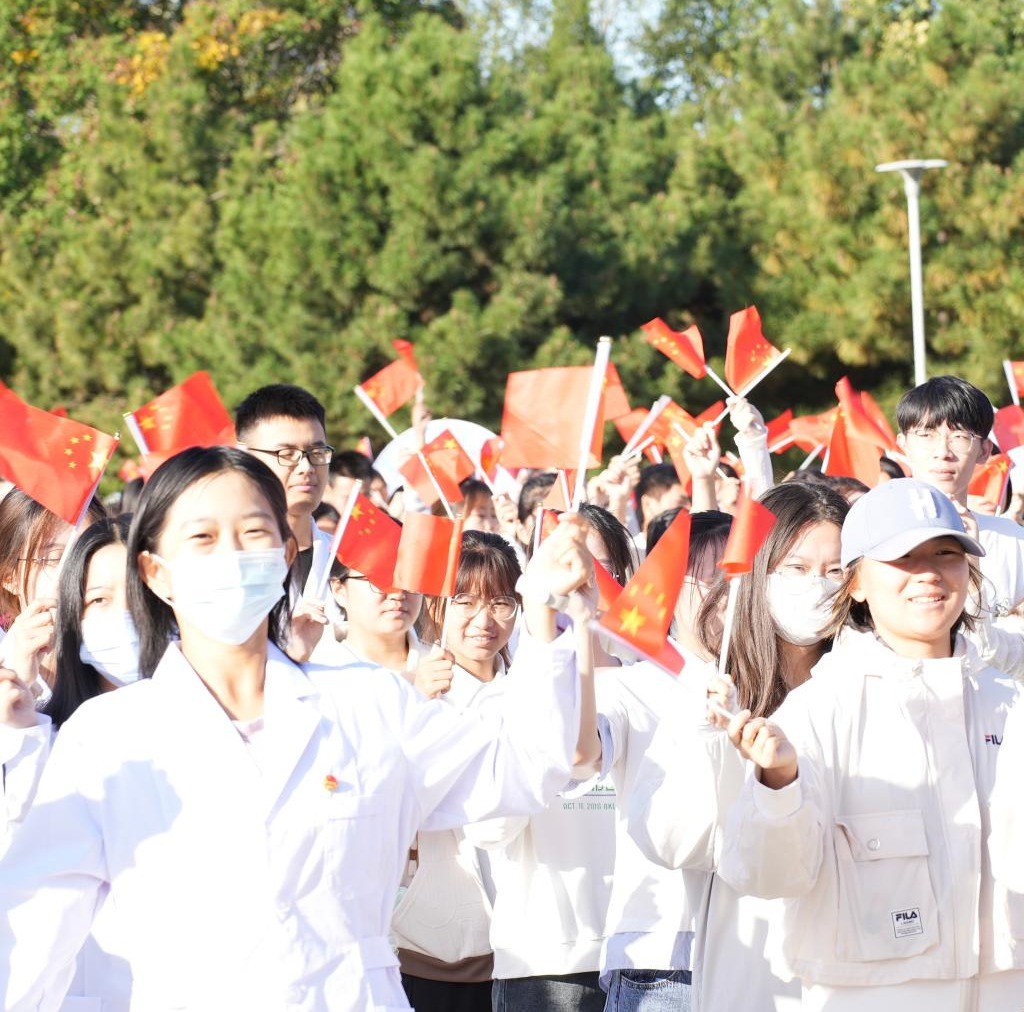 祝福伟大祖国!学校举行国庆升国旗仪式